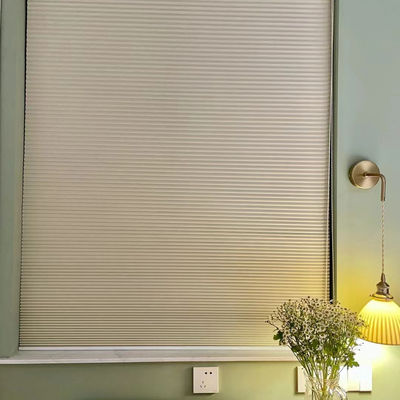 Gündüz ve Gece Hücresel Petek Pencere Gölgeliği Yatak Odası İçin Akülü Alt